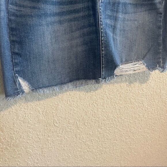 American Eagle Outfitters- Distressed Frayed Hem Mini Denim Skirt, Size 6 - Picture 5 of 10